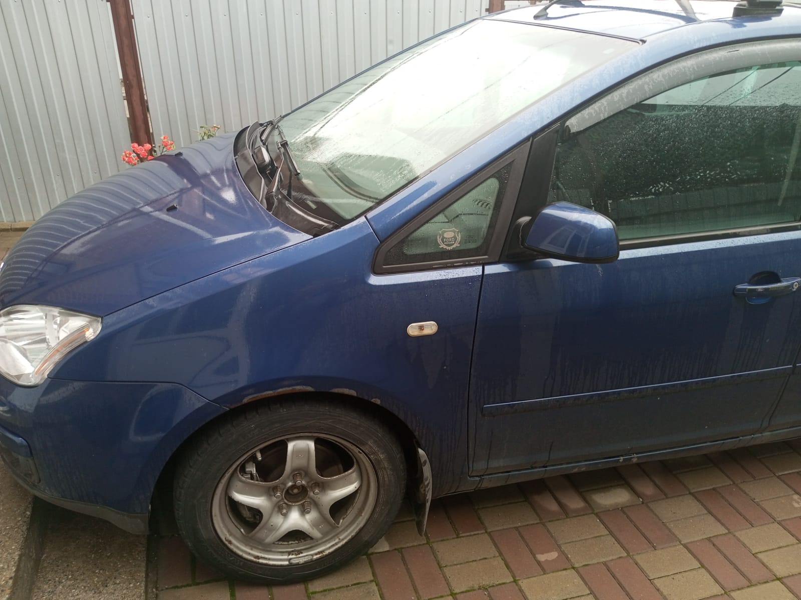 легковой автомобиль марки: FORD, модель: C-Max, год выпуска: 2007 г., идентификационный номер (VIN): WF0MXXGCDM7D17555. Имущество обременено залогом ПАО «Совкомбанк».