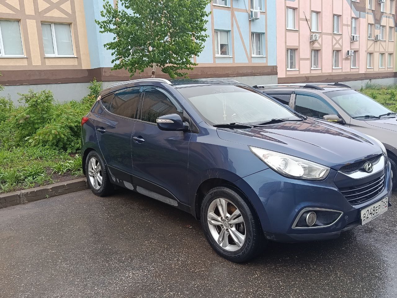 Автомобиль марки ХЕНДЭ модель IХ35 2.0 GLS МТ 2010 г.в. VIN-номер U5YZU81BCBL061146, находящийся в залоге у ПАО «СОВКОМБАНК»