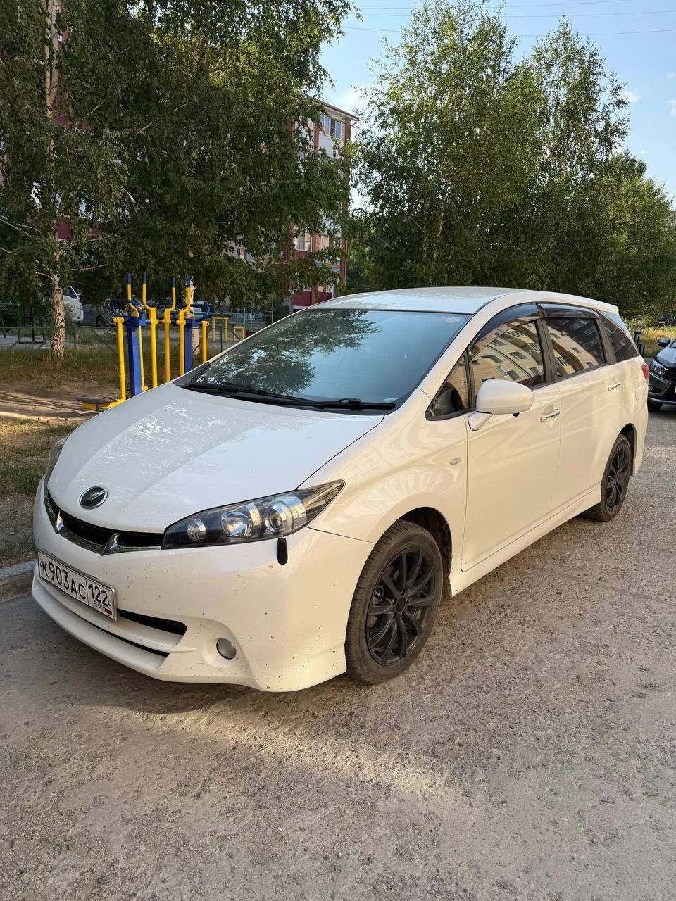 автомобиль марки: TOYOTA, модель: WISH 2011 г.в., кузов №: ZGE25-0018712