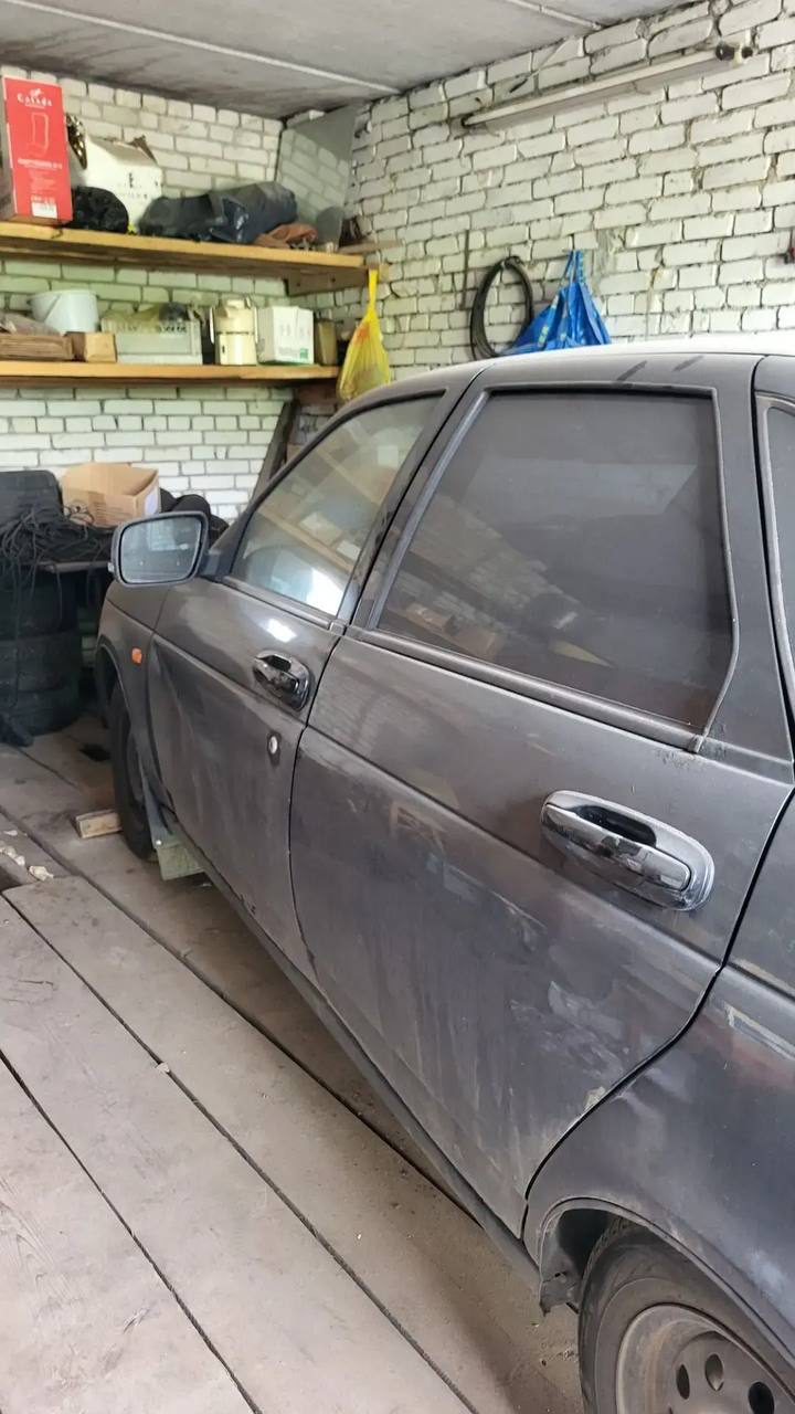 Легковой автомобиль марки: LADA, модели: Priora, год выпуска: 2009 г., идентификационный номер (VIN): XTA21703090185294 (залог ПАО "Совкомбанк")
