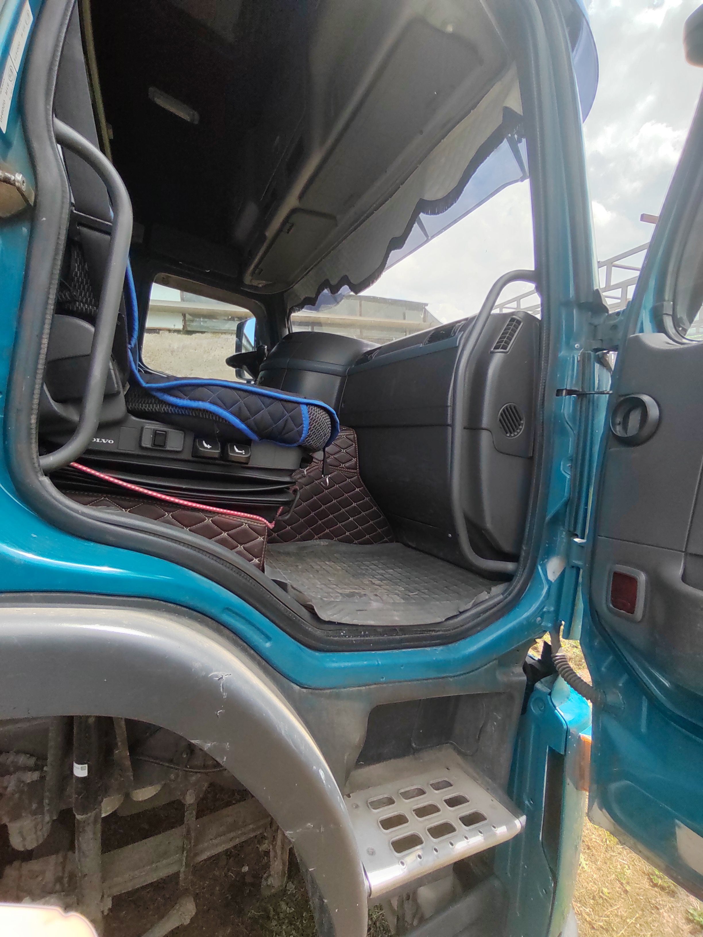 Автомобиль марки VOLVO модель: FM TRUK 4X2 2007 г.в. VIN-номер X9PJL80A88W875923