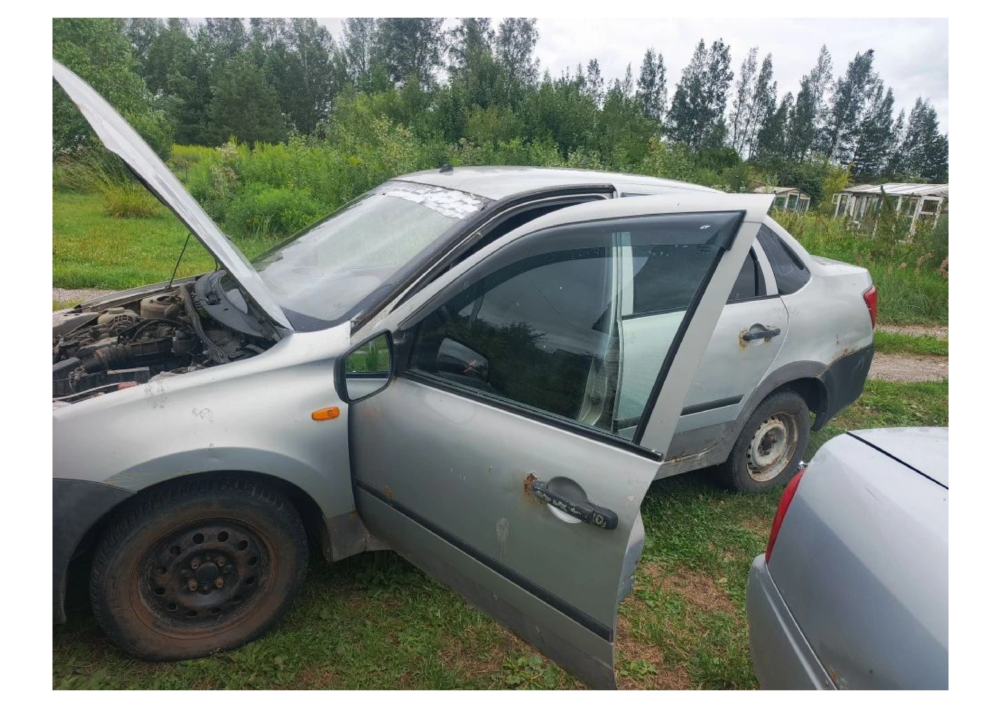 Автомобиль легковой марки: LADA, модели: 219020 LADA Granta, год выпуска 2012 г., идентификационный номер: XTA219020D0101630. В залоге у ПАО "Совкомбанк".