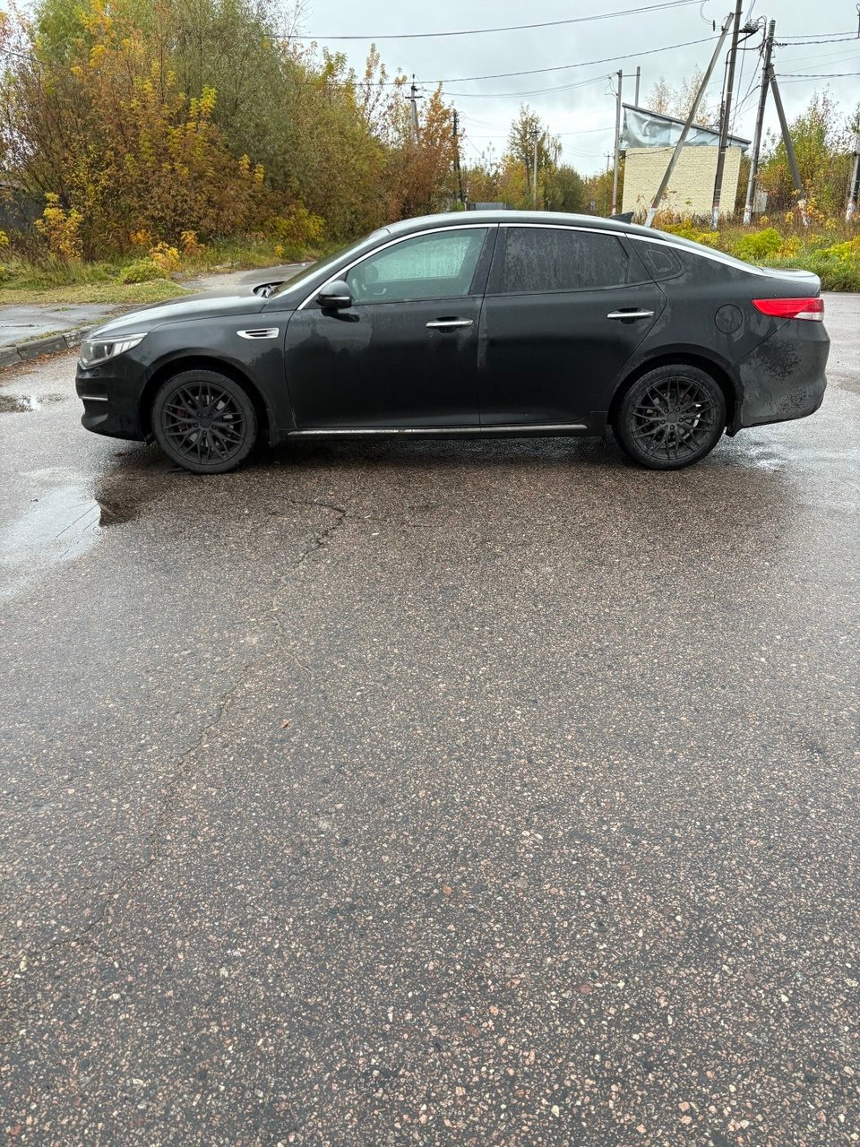 Автомобиль марки KIA модель Optima 2017 г.в. VIN-номер XWEGU413BJ0004142. В залоге у ПАО «Совкомбанк».