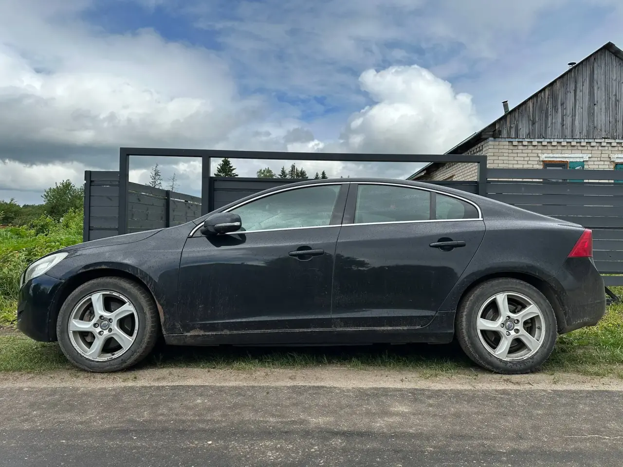 Автомобиль марки VOLVO модель S 60, 2012 года выпуска, идентификационный номер (VIN) YV1FS6250C2125033