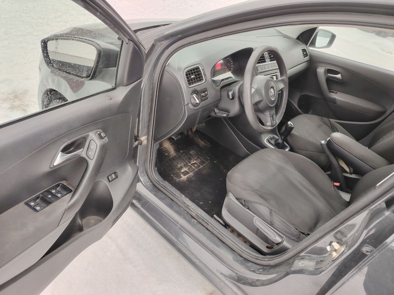 Автомобиль марки VOLKSWAGEN модель Polo 2010 г.в. VIN-номер XW8ZZZ61ZBG002671