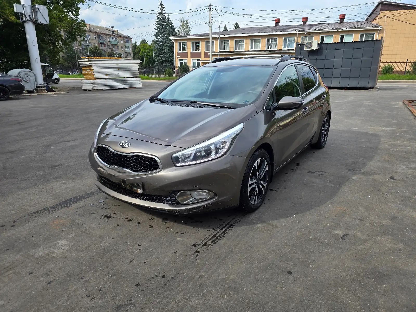Автомобиль марки KIA модель Ceed 2014 г.в. VIN-номер XWEHN512BE0024013. Имущество находится в залоге у ПАО "Совкомбанк".