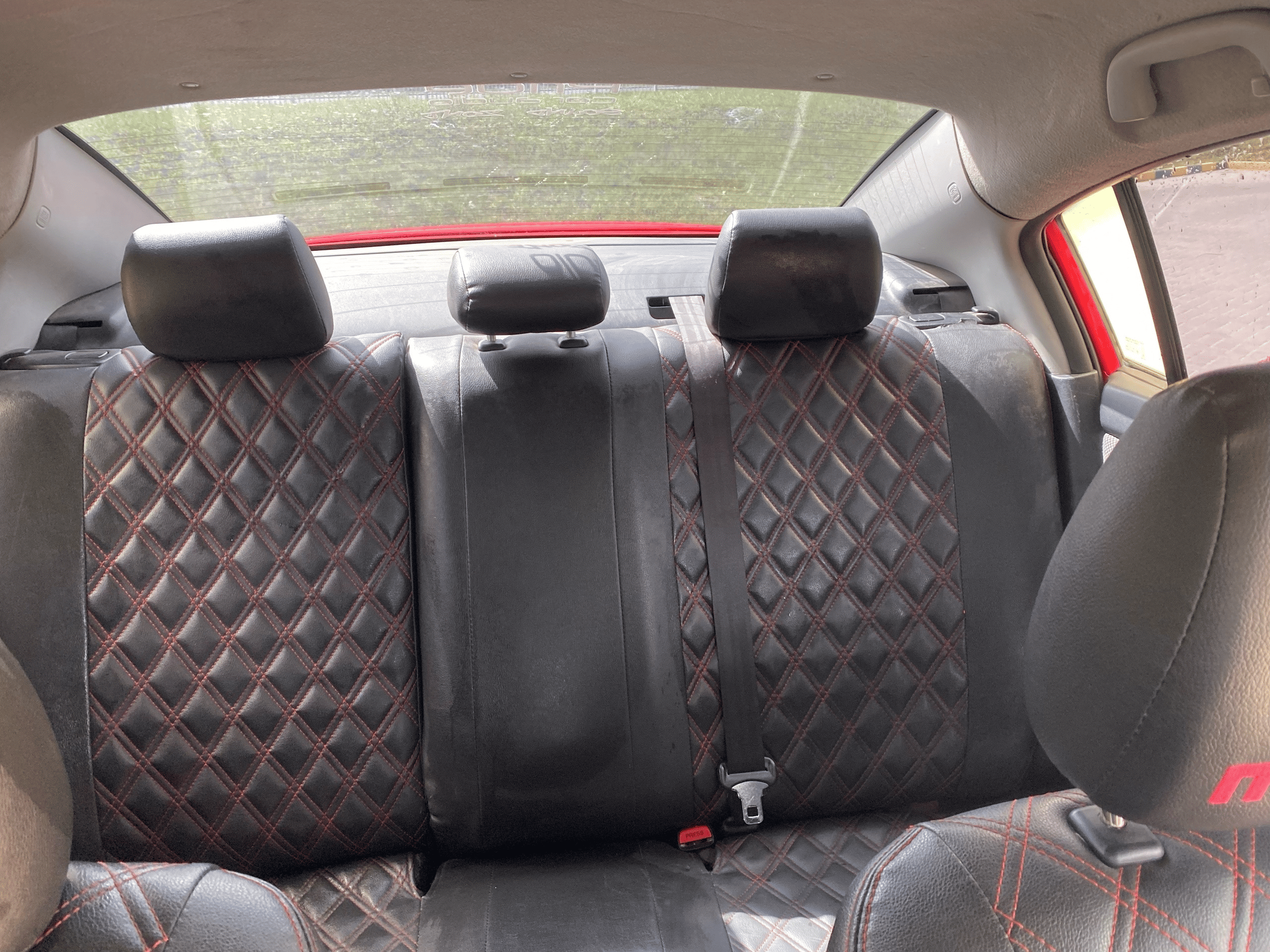 Автомобиль марки MAZDA модель 3, 2006 г.в., VIN-номер JMZBK12F671560028. В залоге у ПАО "Совкомбанк".