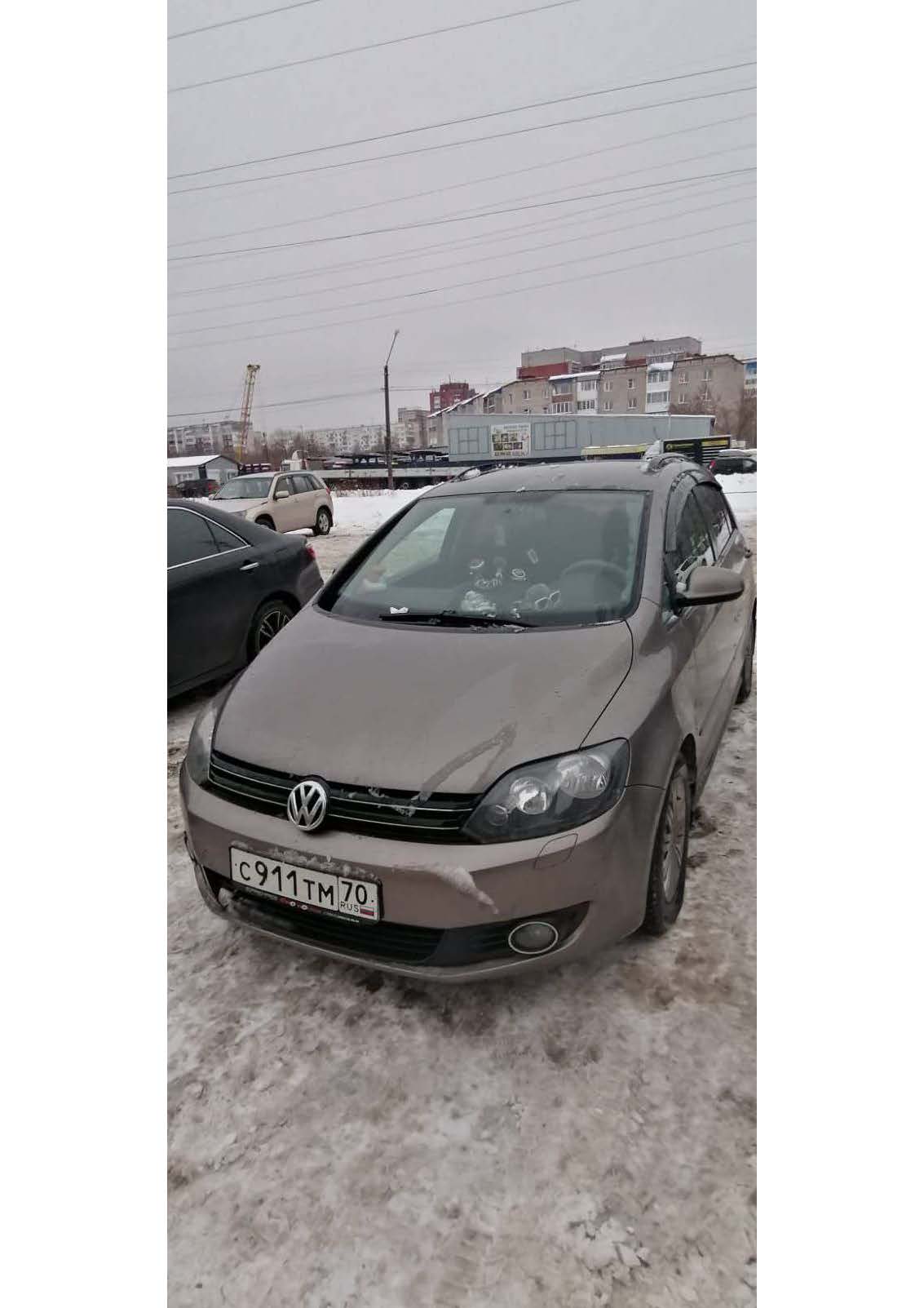 Легковой автомобиль марки VOLKSWAGEN, модель: GOLF PLUS, год выпуска: 2011г., кузов №: WVWZZZ1KZCW521875, идентификационный номер: WVWZZZ1KZCW521875, находится в залоге у ПАО «Совкомбанк».