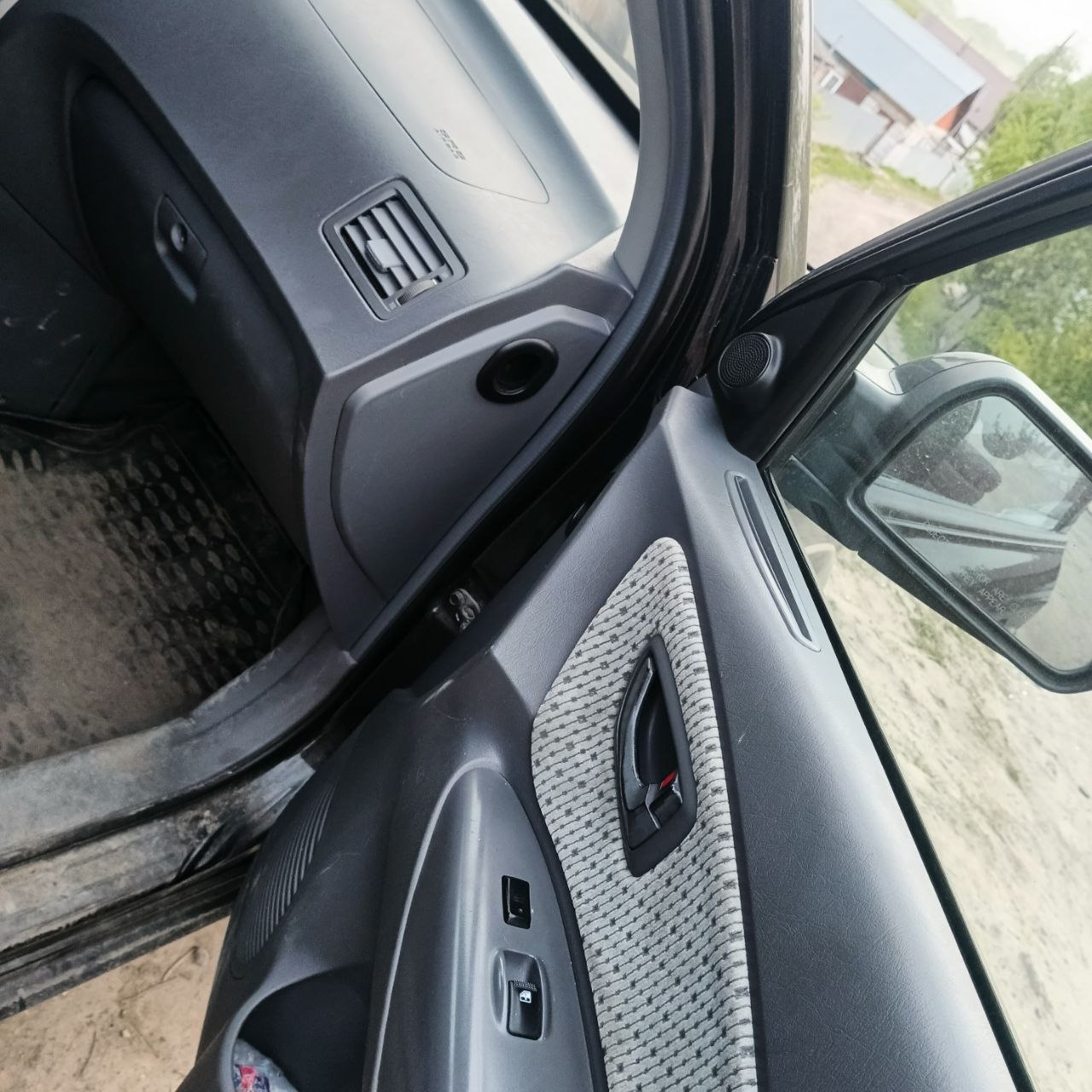 Автомобиль марки HYUNDAI модель Tucson 2005 г.в. VIN-номер KM8JN72D85U076737