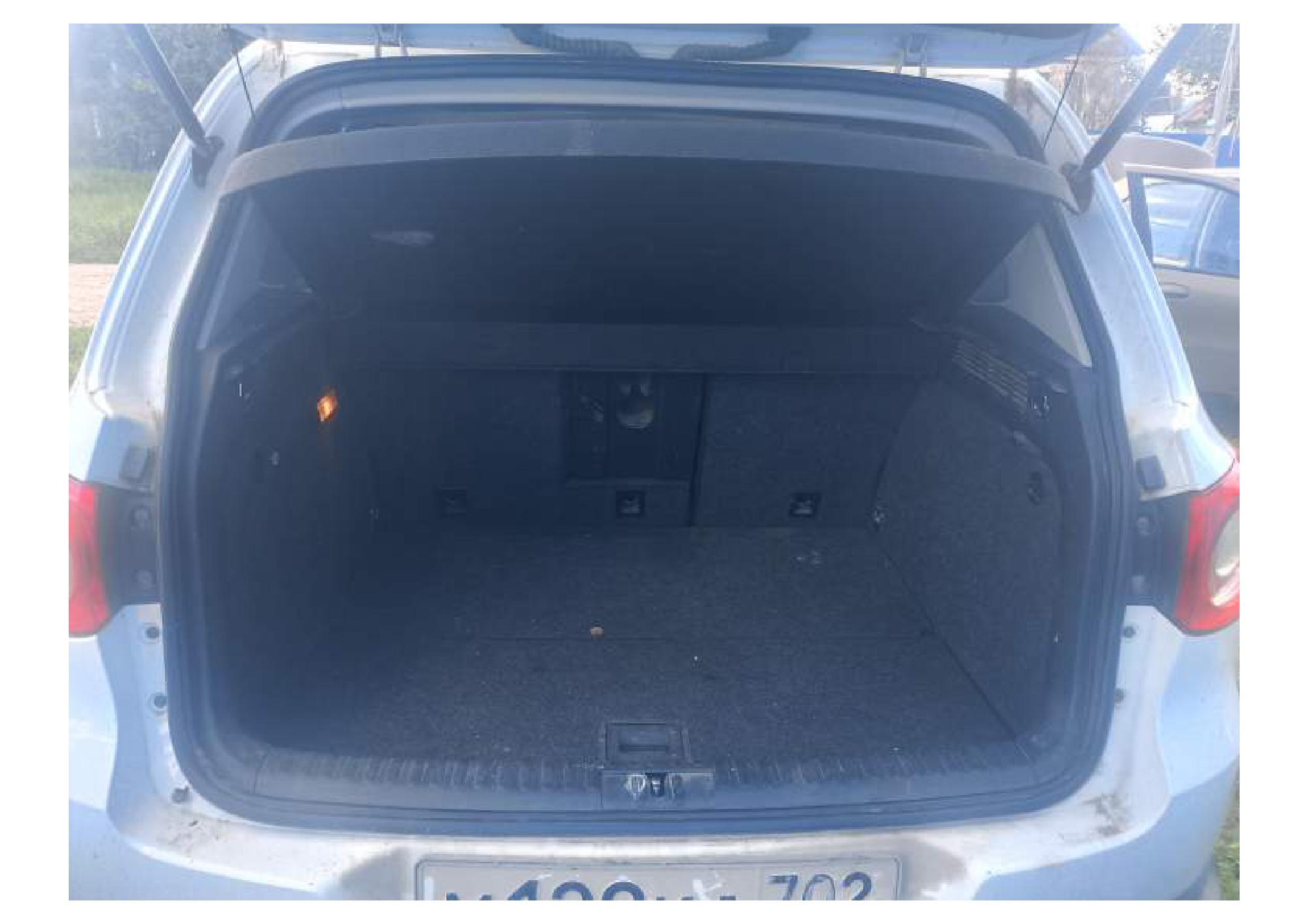 Автомобиль марки VOLKSWAGEN модель Tiguan 2010 г.в. VIN-номер XW8ZZZ5NZAG103944