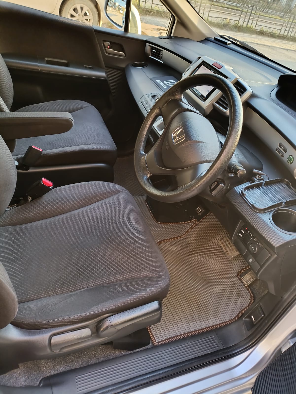 Автомобиль марки HONDA модель FREED 2013 г.в. номер кузова GB3-1511672