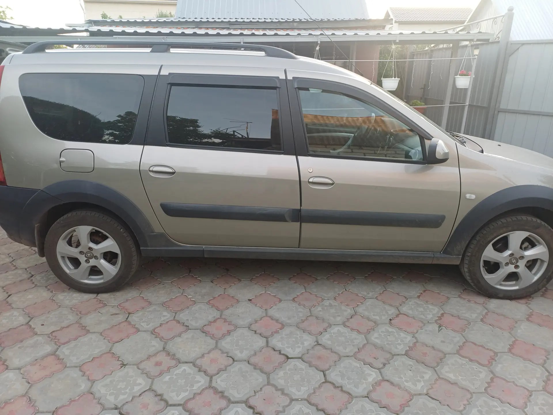 Автомобиль легковой универсал LADA KS045L LADA LARGUS, 2018 года выпуска , VIN-номер XTAKS045LK1147166 , цвет : серо-бежевый, ПТС 63 РА 599783.