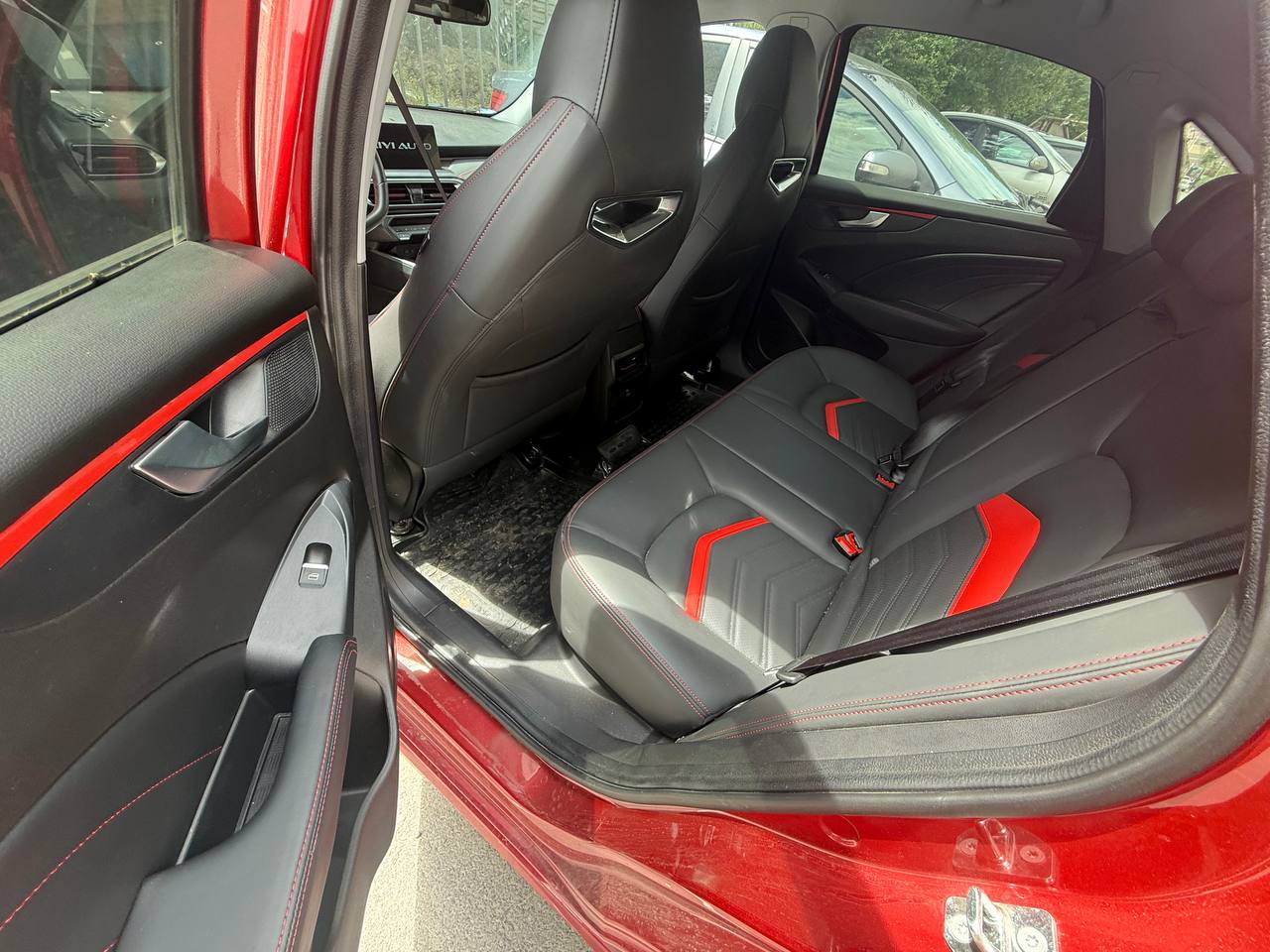 Автомобиль марки KAIYI модель E5 2023 г.в. VIN-номер XUUJA2G28P0002402. Имеются аресты и ограничения в рамках действующего законодательства. Залог в пользу ПАО "Совкомбанк"