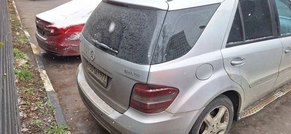 Автомобиль марки MERCEDES модель BENZ ML 350 2007 г.в. VIN-номер WDC1641861A284181, находится в залоге ПАО "Совкомбанк"