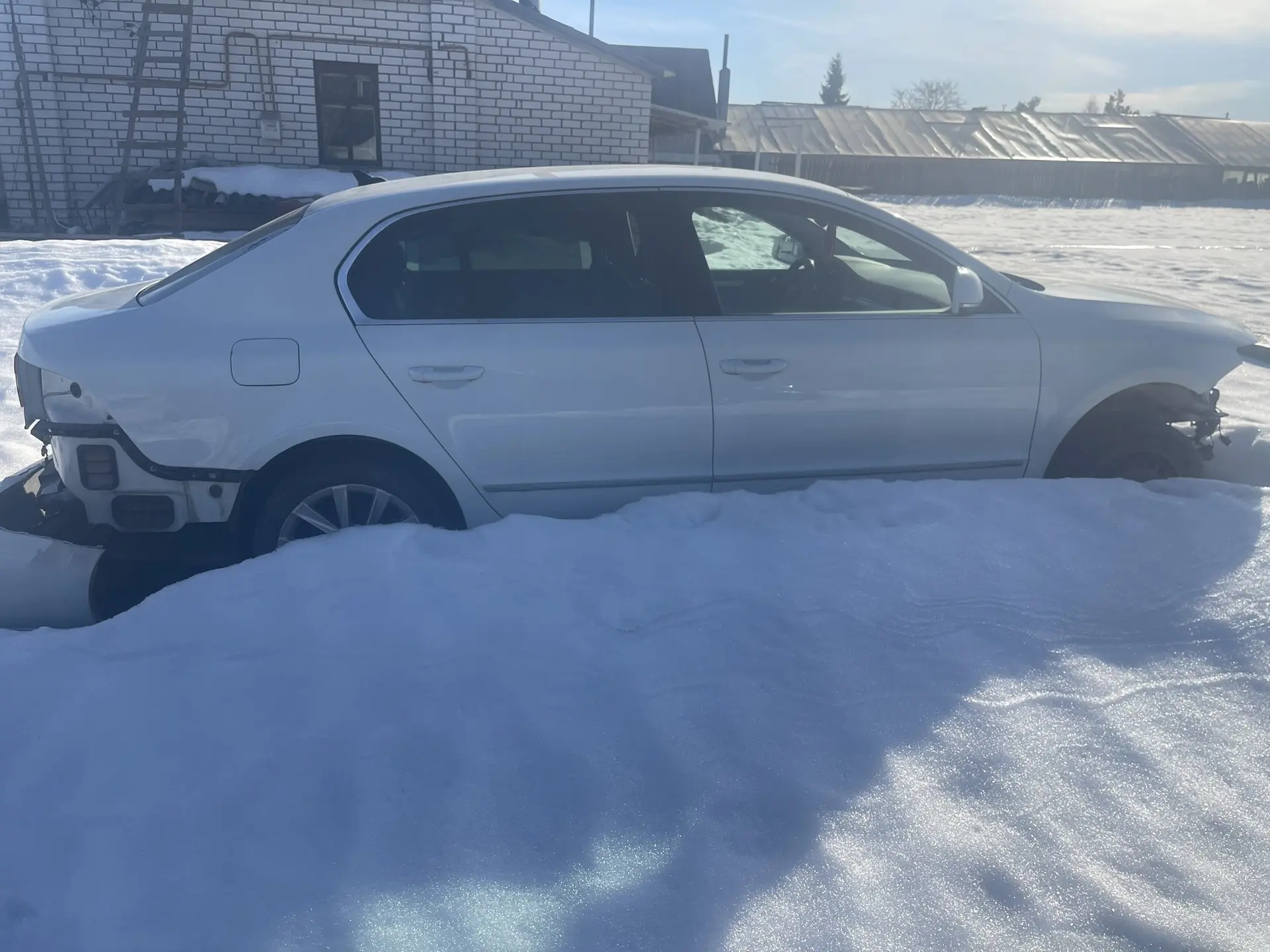 Автомобиль легковой ШКОДА SUPERB, 2014 года выпуска, идентификационный номер (VIN) XW8AE43T9FK300365, ГРЗ О289СА40, цвет БЕЛЫЙ