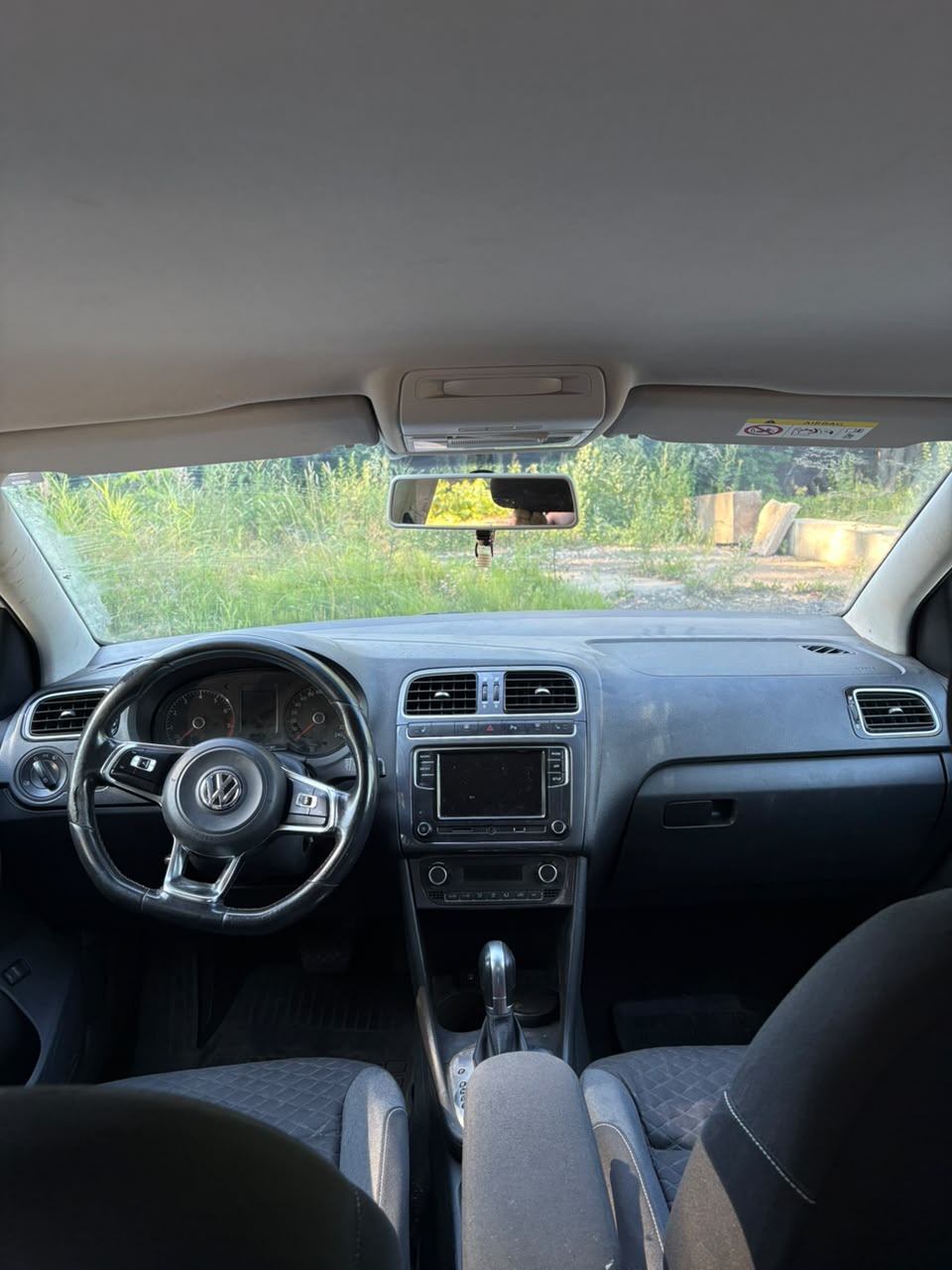 Автомобиль марки VOLKSWAGEN модель POLO 2019 г.в. VIN-номер XW8ZZZ61ZLG007271 в залоге у ПАО "Совкомбанк"