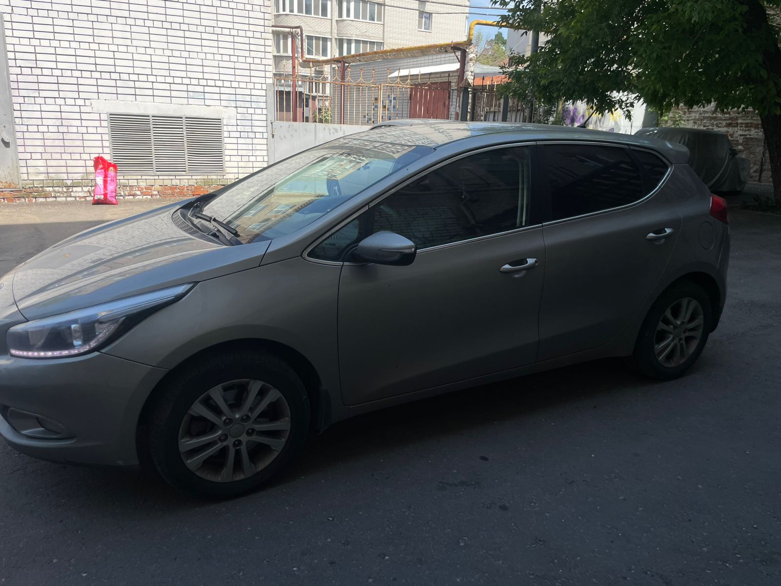 Легковой автомобиль марки: KIA, модель: JD (Cee'd), год выпуска: 2014 г., кузов №: XWEHN512BF0028093, идентификационный номер (VIN): XWEHN512BF0028093