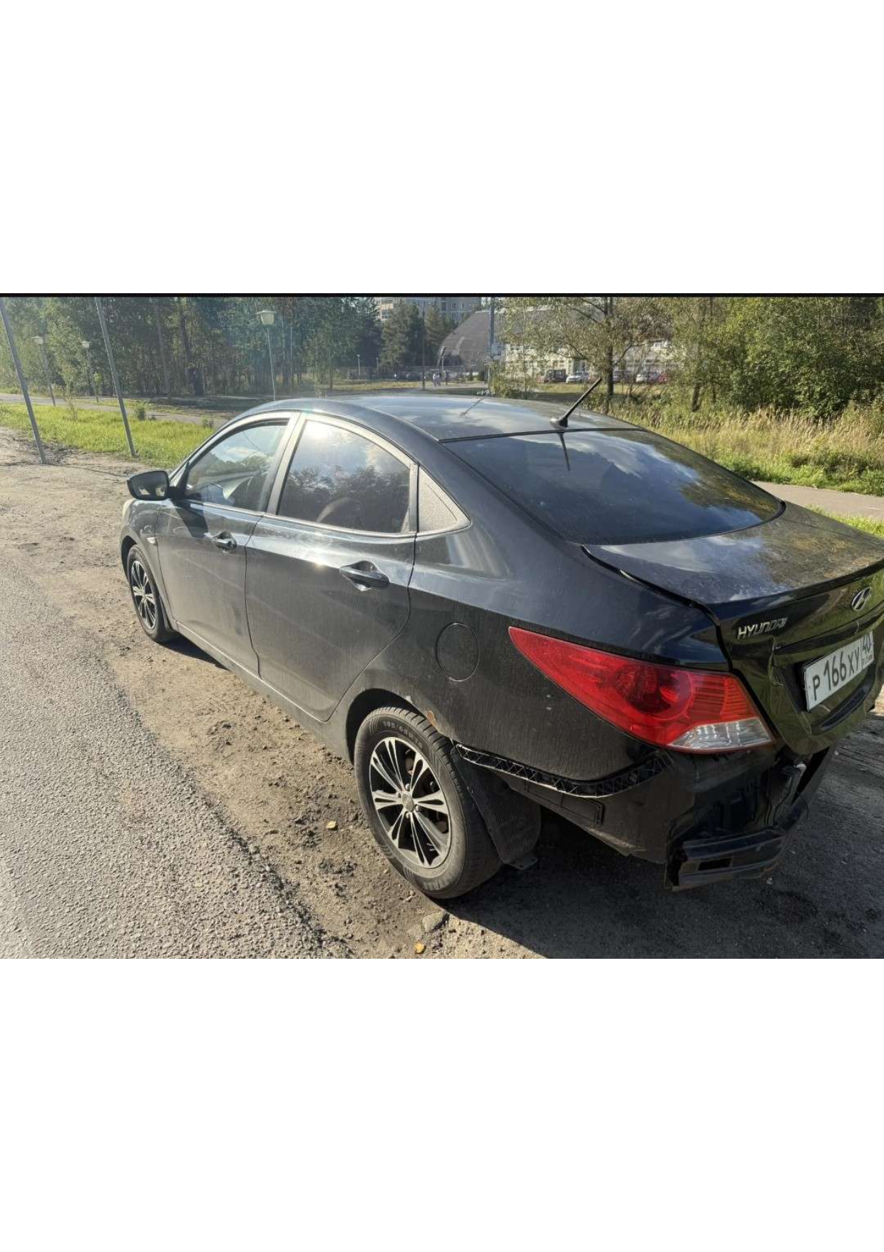 Автомобиль марки HYUNDAI модель Solaris 2011 г.в. VIN-номер Z94CT41CBBR082871. В залоге у ПАО "Совкомбанк".