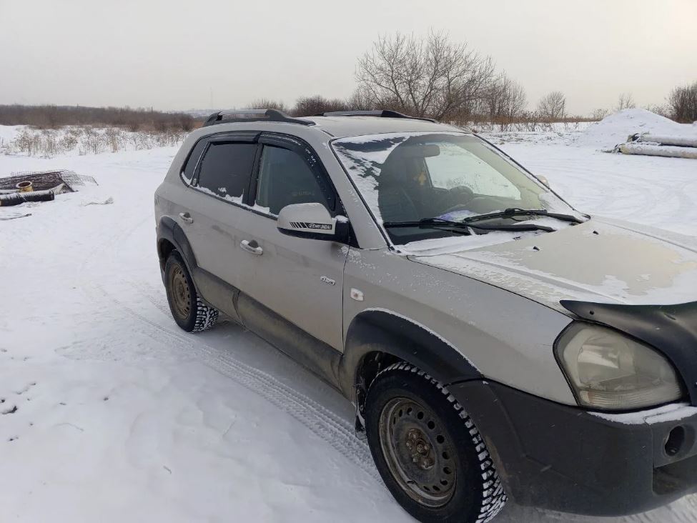Автомобиль марки HYUNDAI модель Tucson 2008 г.в. VIN-номер KMHJN81VP9U042733