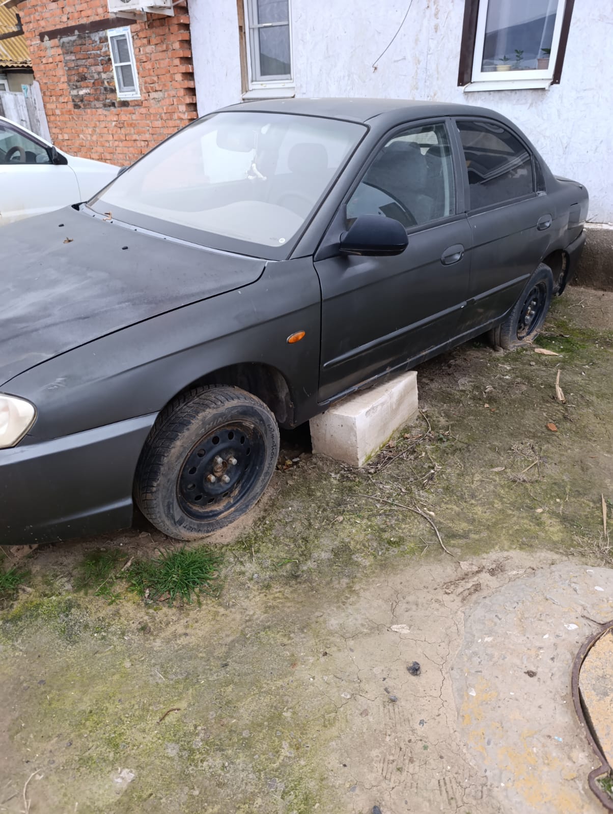 Автомобиль марки КИА модель СПЕКТРА 2006 г.в. VIN-номер XTKFB227260003620 Имущество находится в залоге ПАО "Совкомбанк"