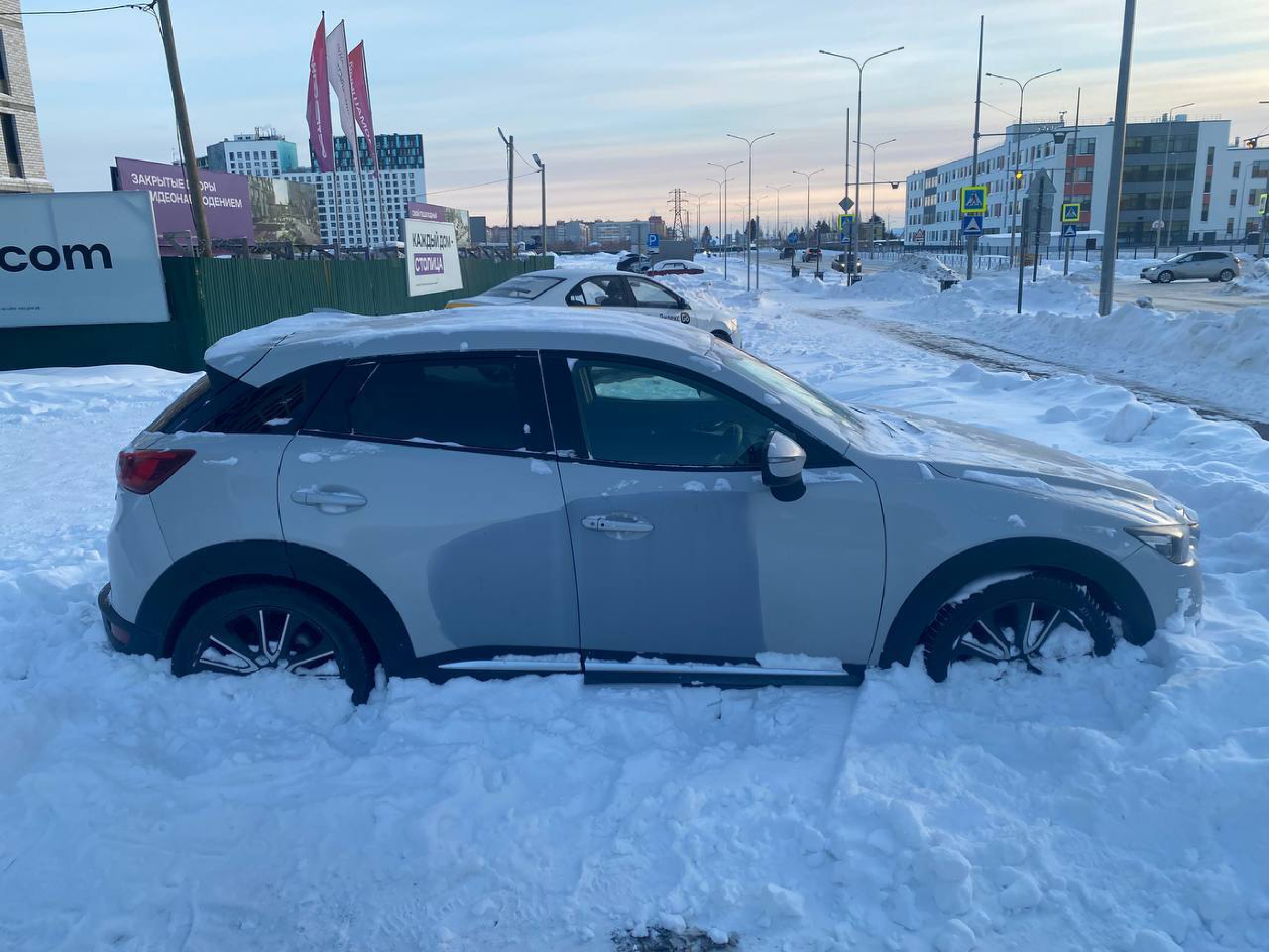 Автомобиль марки MAZDA модель CX-3 2015 г.в., VIN – отсутствует, кузов DK5FW105944, находится в залоге у ПАО «Совкомбанк».