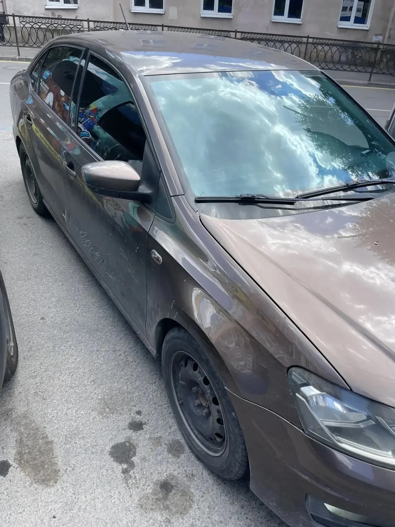 Автомобиль марки VOLKSWAGEN модель Polo 2016 г.в., VIN-номер XW8ZZZ61ZHG031492. Предмет залога ПАО «Совкомбанк» ИНН: 4401116480