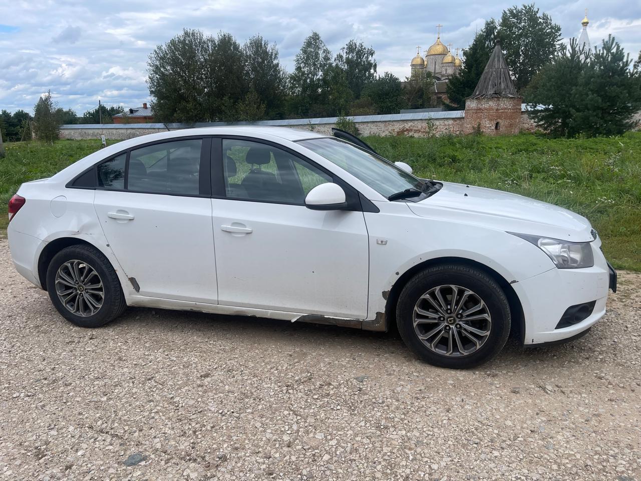Автомобиль марки ШЕВРОЛЕ модель КРУЗ 2012 г.в. VIN-номер XUFJA696JC3043215
