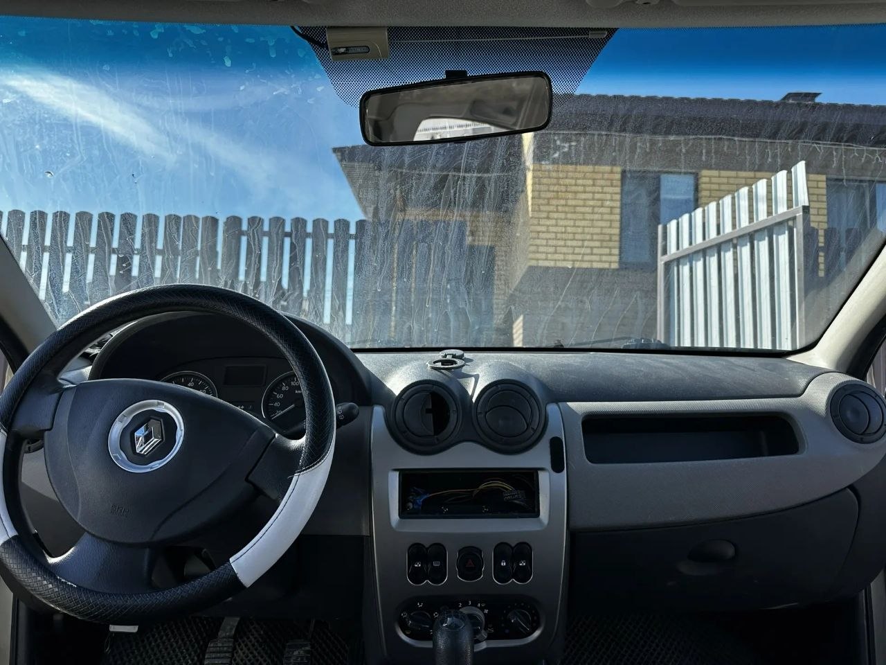 автомобиль марки RENAULT модель SR 2011 г.в. VIN - номер X7LBSRB1HBH402509