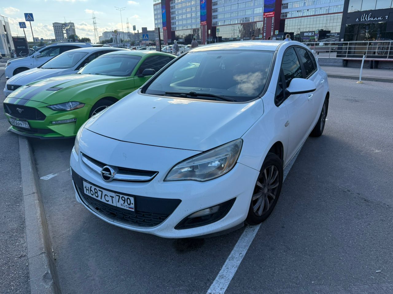 Автомобиль марки OPEL модель Astra 2013 г.в., цвет: белый, VIN-номер XUFPD6DC8E3002148