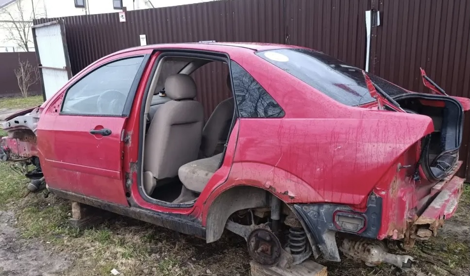 Автомобиль марки FORD модель Focus 2004 г.в. VIN-номер 1FAFP34374W153723