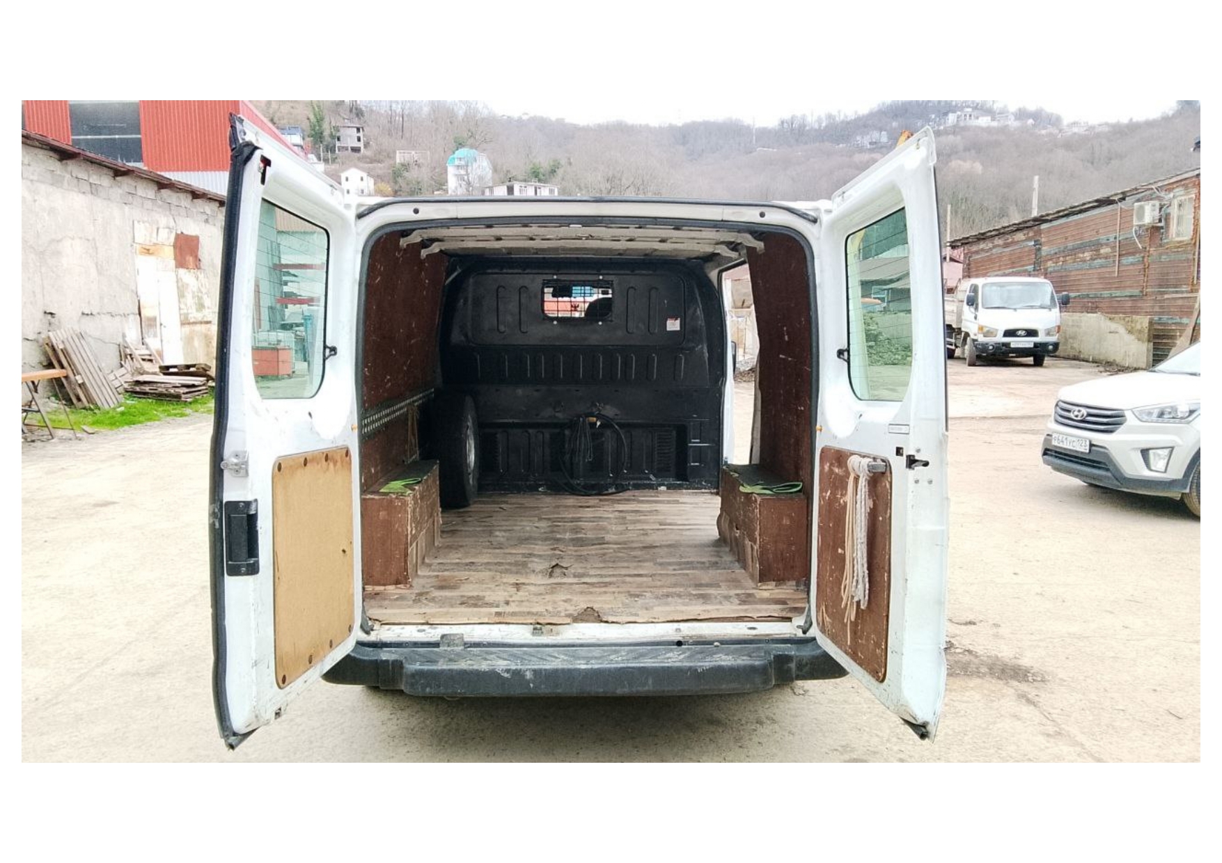 Грузовой фургон марки: FORD, модели: TRANSIT, год выпуска: 2009 г., идентификационный номер (VIN): WF0XXXBDFX9J41022. Залог ПАО «СОВКОМБАНК».