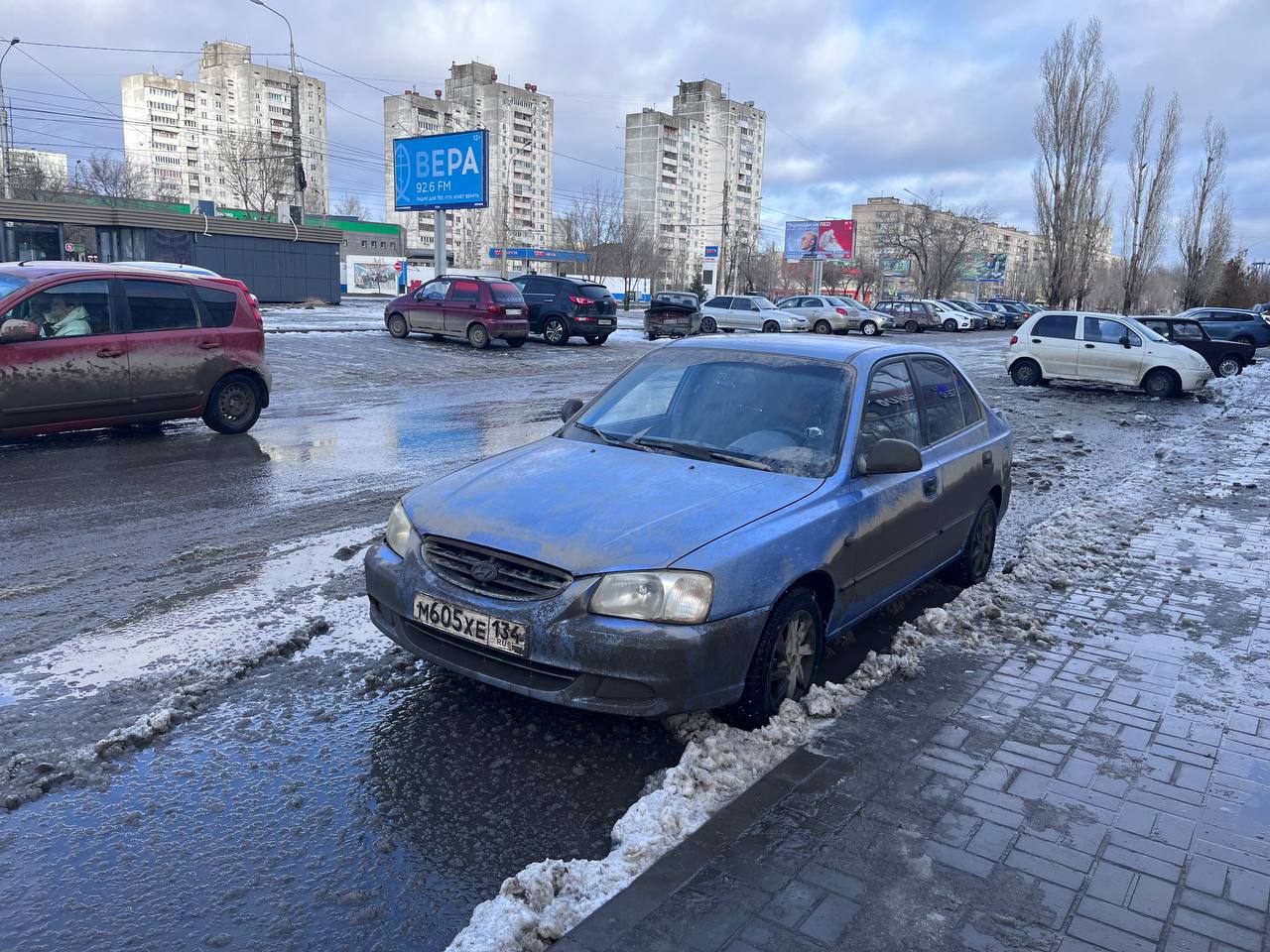 Автомобиль марки HYUNDAI, модель Accent, 2006 г.в., VIN-номер: X7MCF41BP6M077184, шасси (рама): отсутствует, цвет кузова: фиолетовый, мощность двигателя, л.с. (кВт): 90 (66), рабочий объем двигателя, куб. см.: 1495, тип двигателя: бензиновый на бензине, экологический класс: второй, разрешенная максимальная масса, кг.: 1555, масса без нагрузки кг.: 1176.