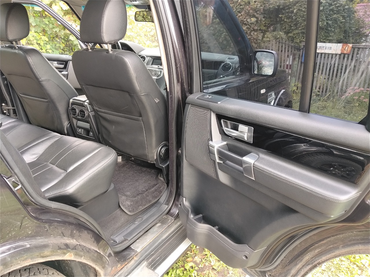 Автомобиль марки LAND-ROVER модель Discovery 2009 г.в. VIN-номер SALLAAA14AA514917