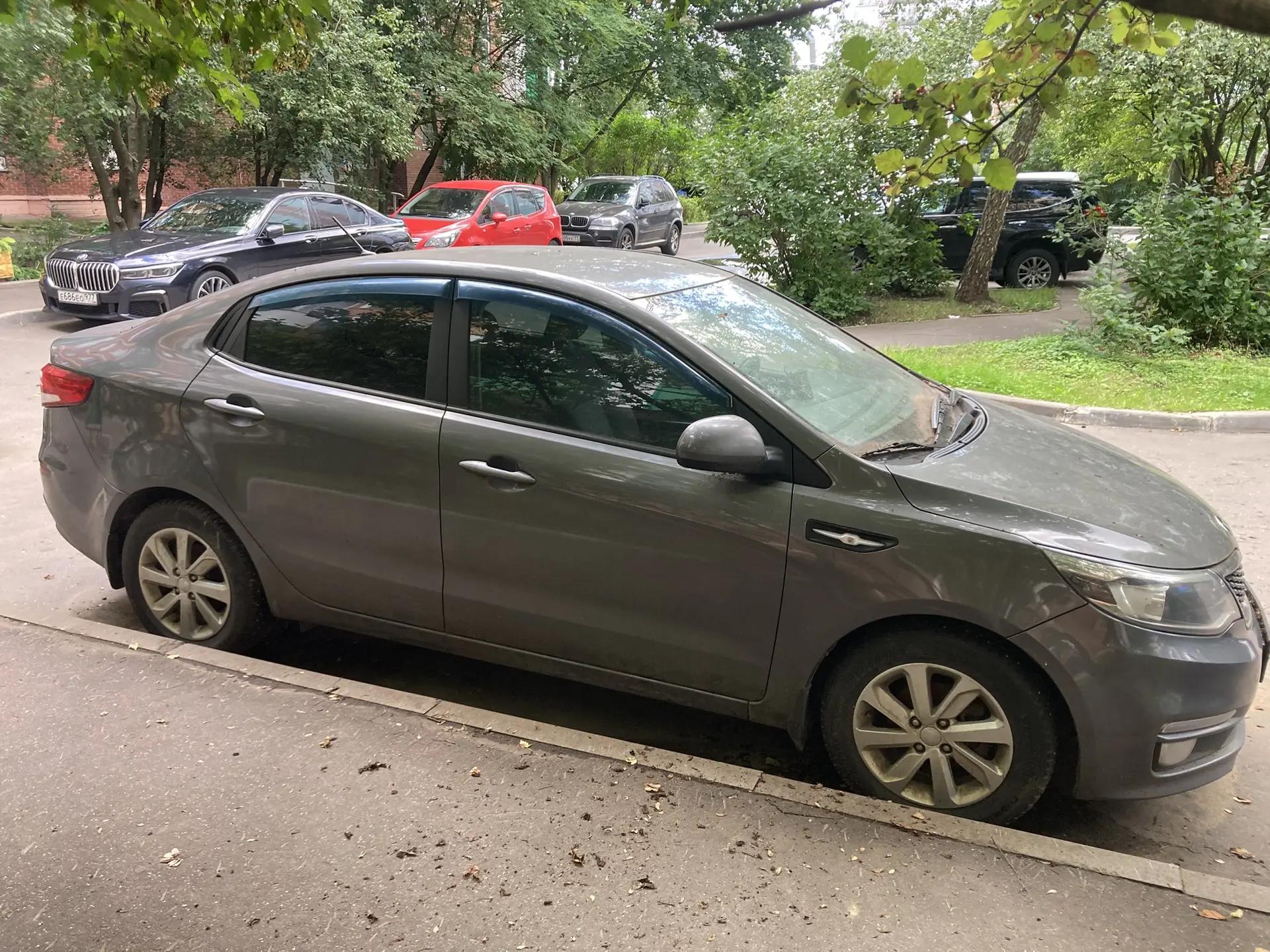 Автомобиль марки KIA, модель: Rio, 2016 г.в., VIN-номер Z94CB41BBHR387303, является предметом залога ПАО «СОВКОМБАНК»
