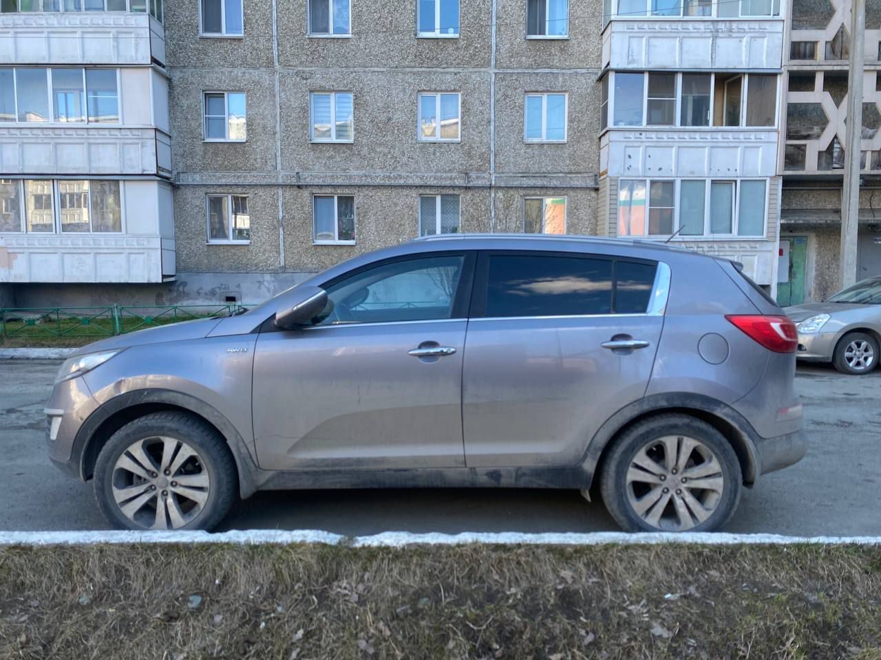 Автомобиль марки KIA модель Sportage 2011 г.в. VIN- номер KNAPC812DC7208227