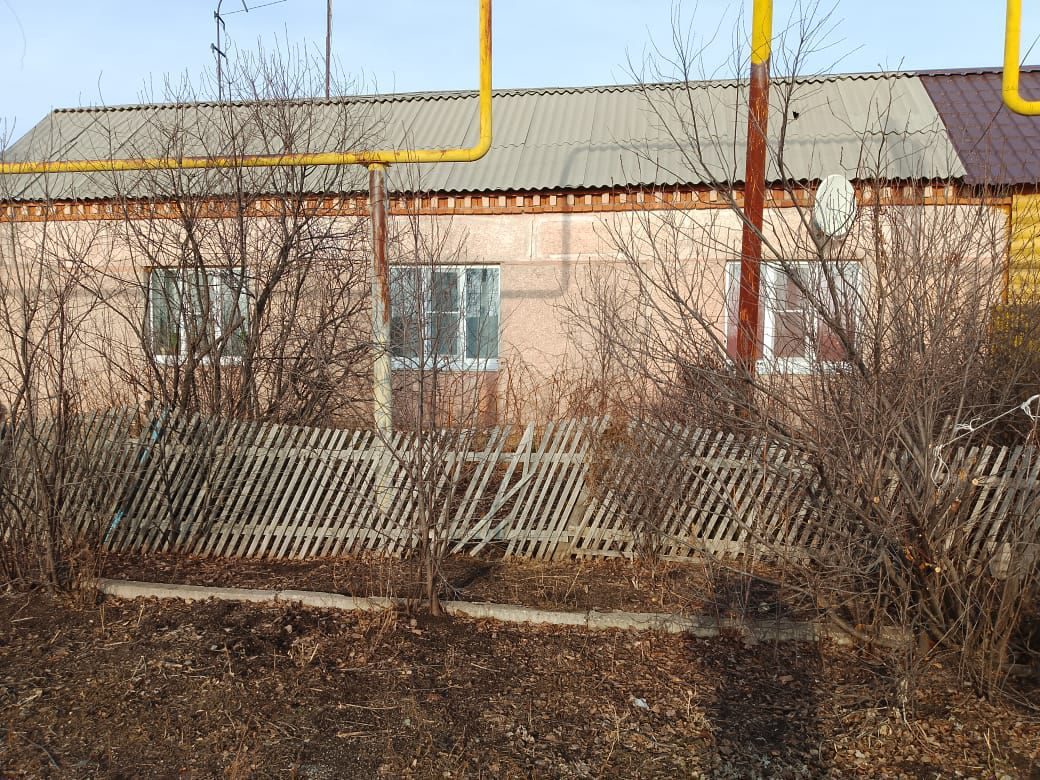 Квартира общая площадь 176,7кв.м., расположенная по адресу 457626, Челябинская обл. р-н Кизильский, п. Измайловский, пер. Южный, д. 8, кв. 1 кадастровый номер 74:11:1105001:388, Земельный участок, расположенный по адрес 457626, Челябинская обл., р-н Кизильский, п. Измайловский, пер. Южный, земельный участок 8/1 кадастровый номер 74:11:1105001:59