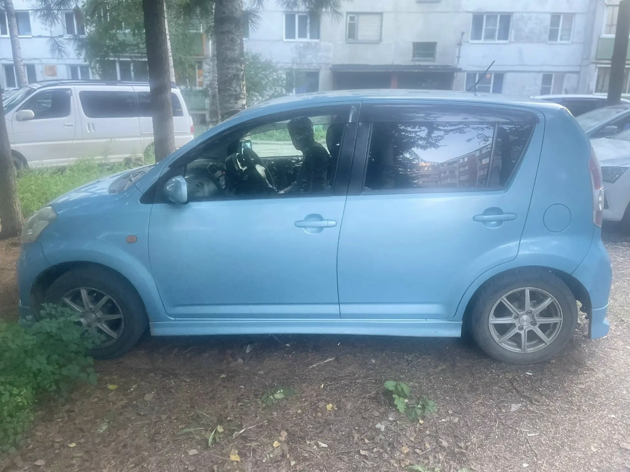 Автомобиль марки TOYOTA модель PASSO 2005 г.в. номер кузова KGC10-0091036. В залоге у ПАО «Совкомбанк».