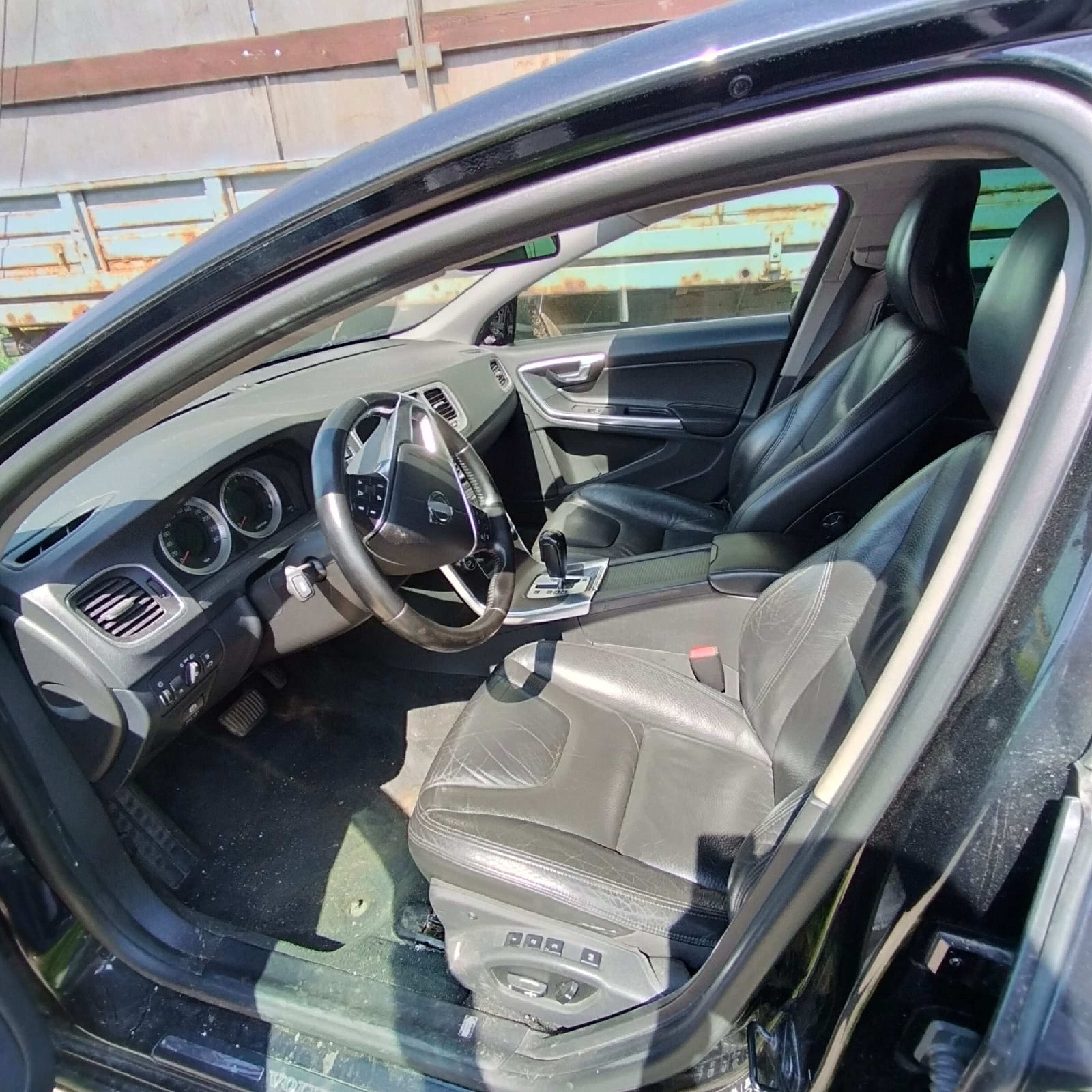 Автомобиль марки VOLVO модель S 60 2011 г.в. VIN-номер YV1FS485BC2092347