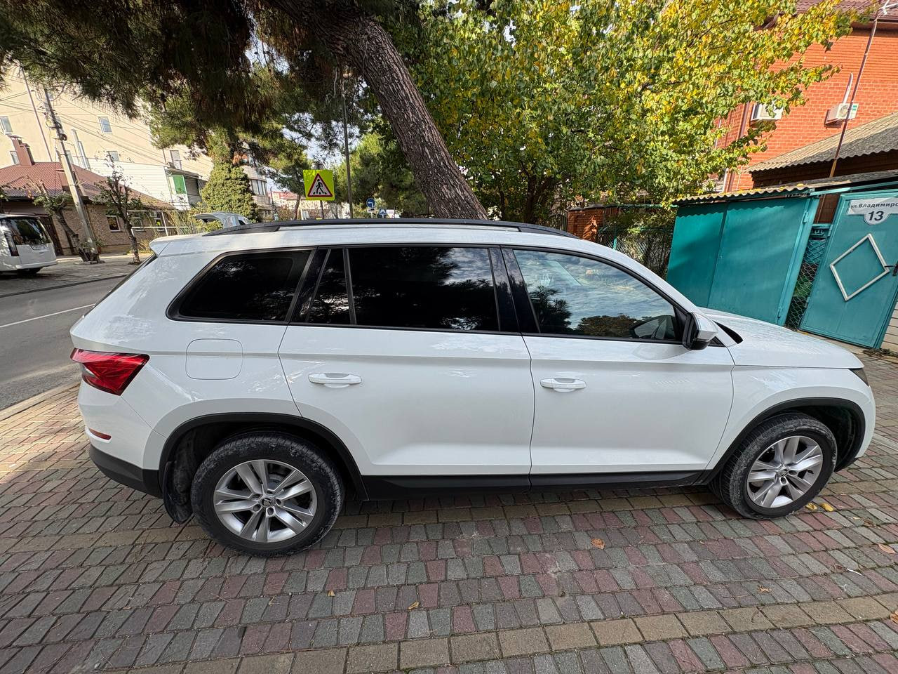 Автомобиль марки SKODA модель КОДИАК 2019 г.в. VIN-номер XW8LJ6NS8KH412912. В залоге у ПАО СОВКОМБАНК.