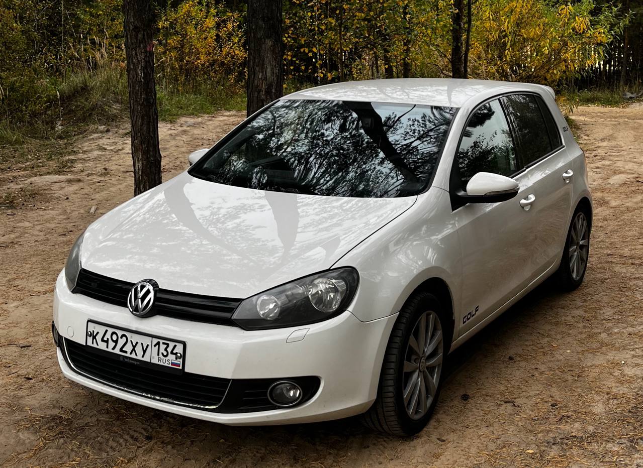 Автомобиль марки VOLKSWAGEN модель GOLF 2012 г.в. VIN-номер WVWZZZ1KZDW096279. В залоге у ПАО «Совкомбанк».