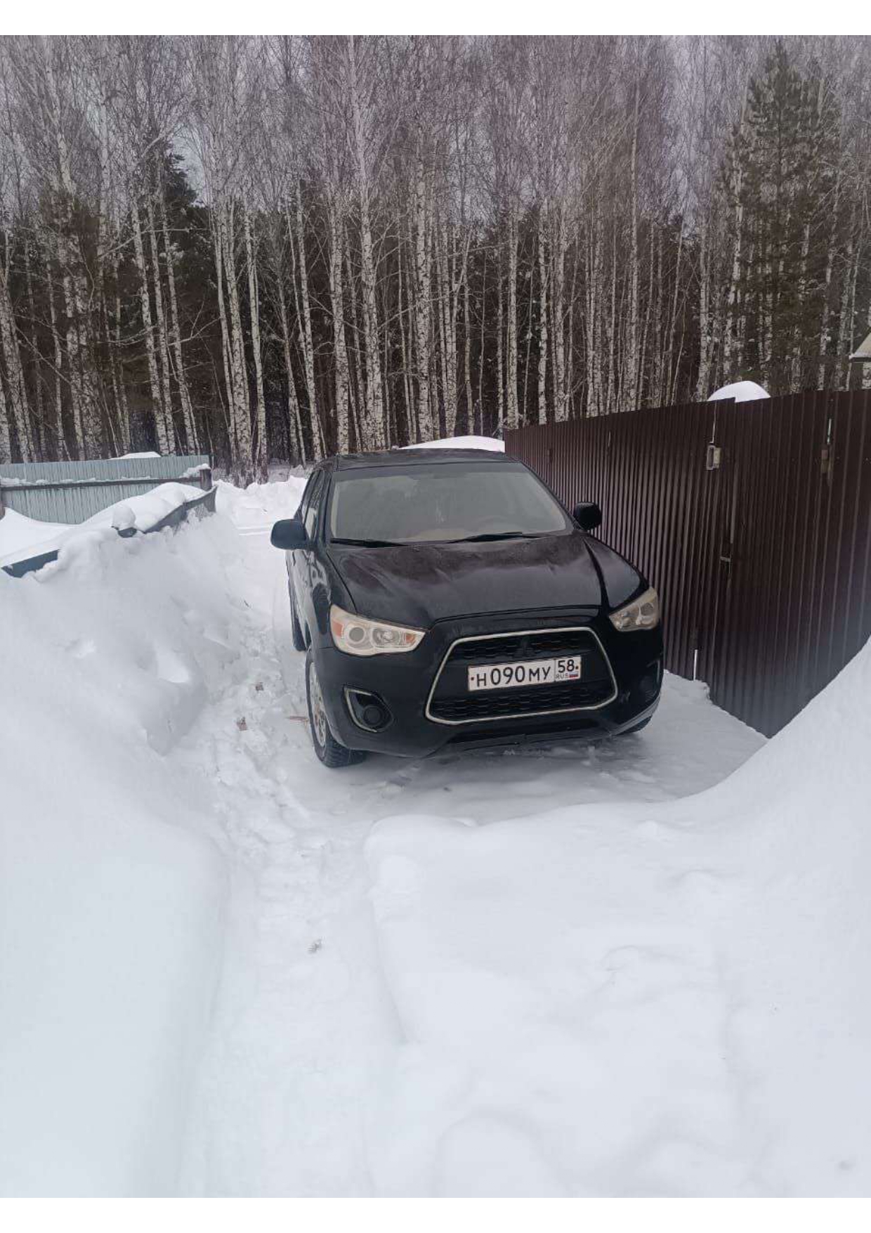 Автомобиль марки MITSUBISHI модель ASX 2012 г.в. VIN номер JMBXNGA1WDE702004