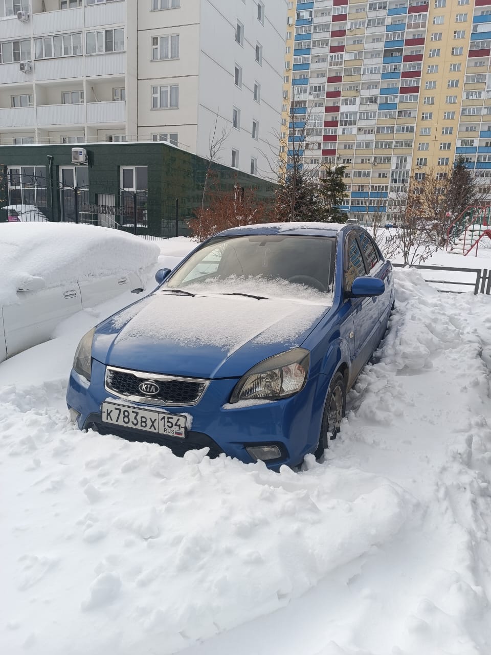Автомобиль марки KIA модель Rio 2010 г.в. VIN-номер XWEDH411BB0003911