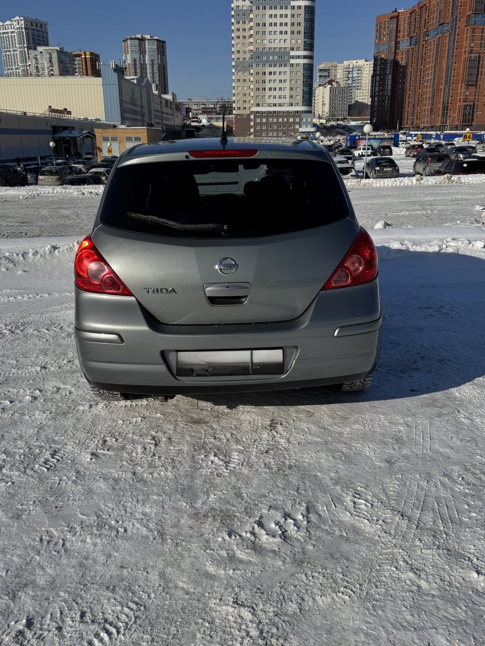 Легковой автомобиль марки: NISSAN, модели: Tiida 1.6 Elegance, год выпуска: 2008 г., идентификационный номер (VIN): 3N1FCAC11UK428775. Имущество находится в залоге у ПАО "Совкомбанк".