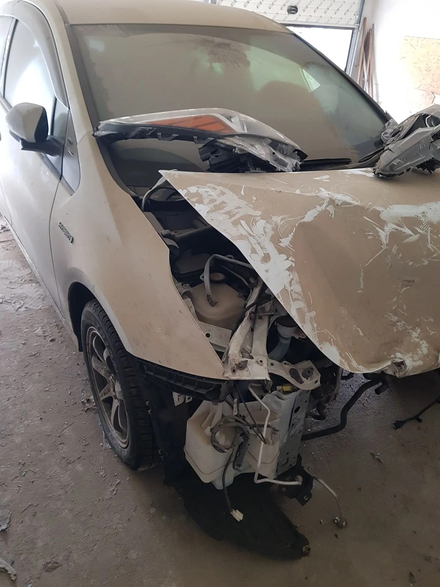 Автомобиль марки TOYOTA модель PRIUS 2019 г.в. номер кузова ZVW55-8070082