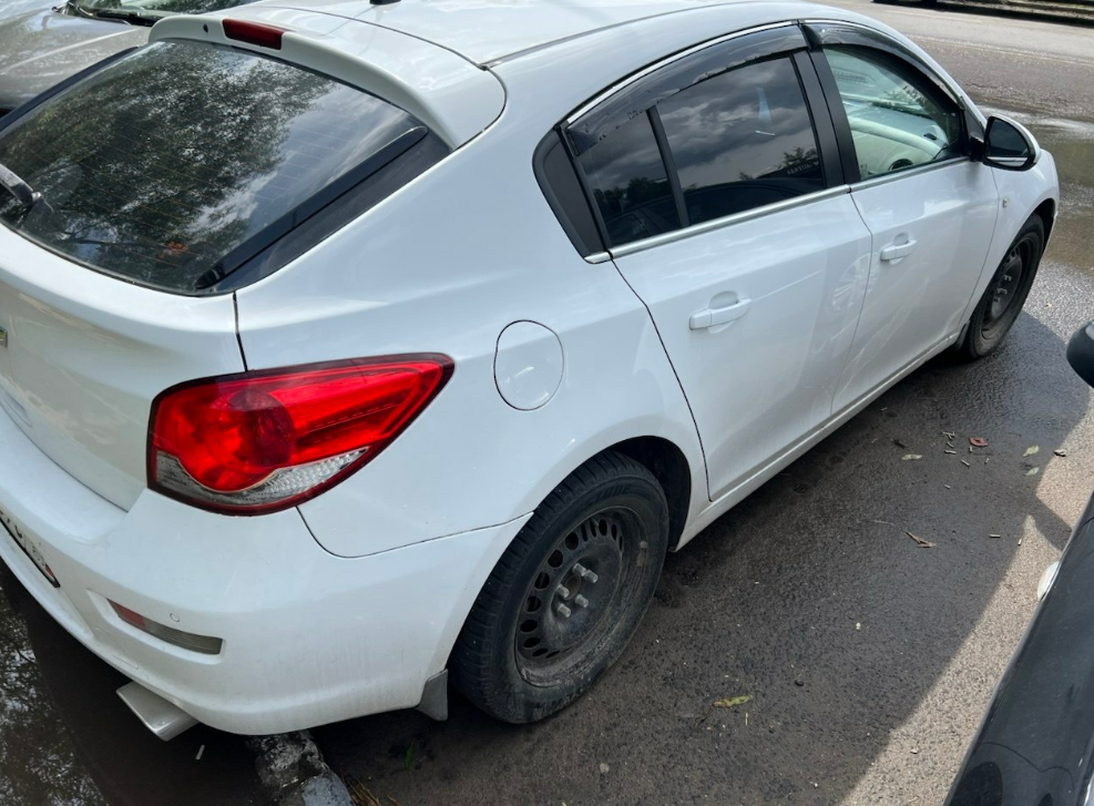 Легковой автомобиль марки: Chevrolet, модель: Cruze KL1J, год выпуска: 2013 г., идентификационный номер (VIN): XUFJF685JD3019527. Является предметом залога ПАО "Совкомбанк"