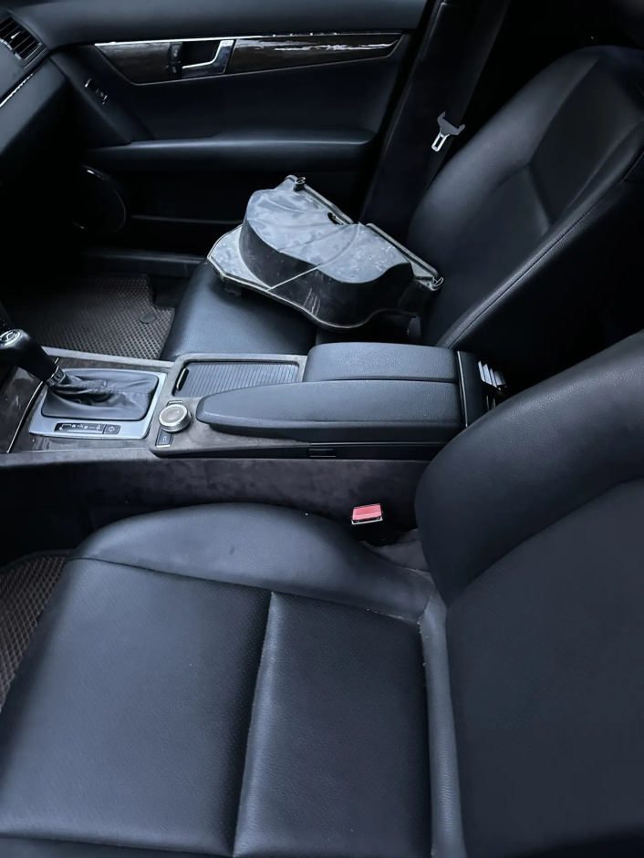 Автомобиль марки MERCEDES-BENZ модель Иная 2007 г.в. VIN-номер WDD2040411A034015