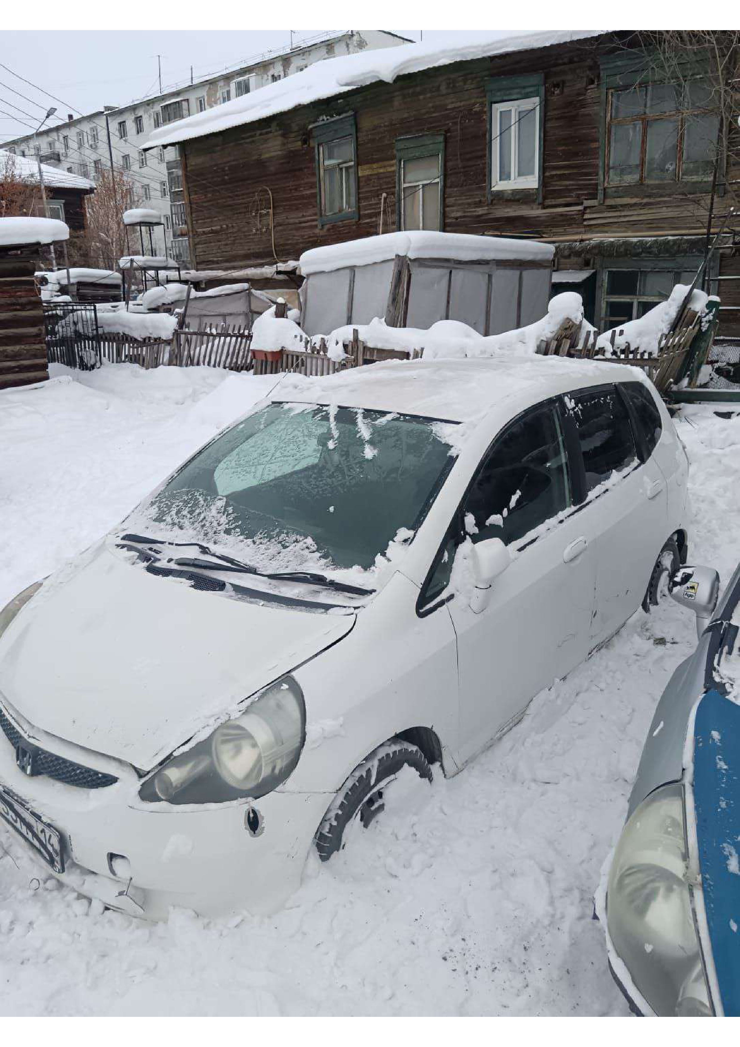 автомобиль марки HONDA модель Fit 2004 г.в. номер кузова GD12148876