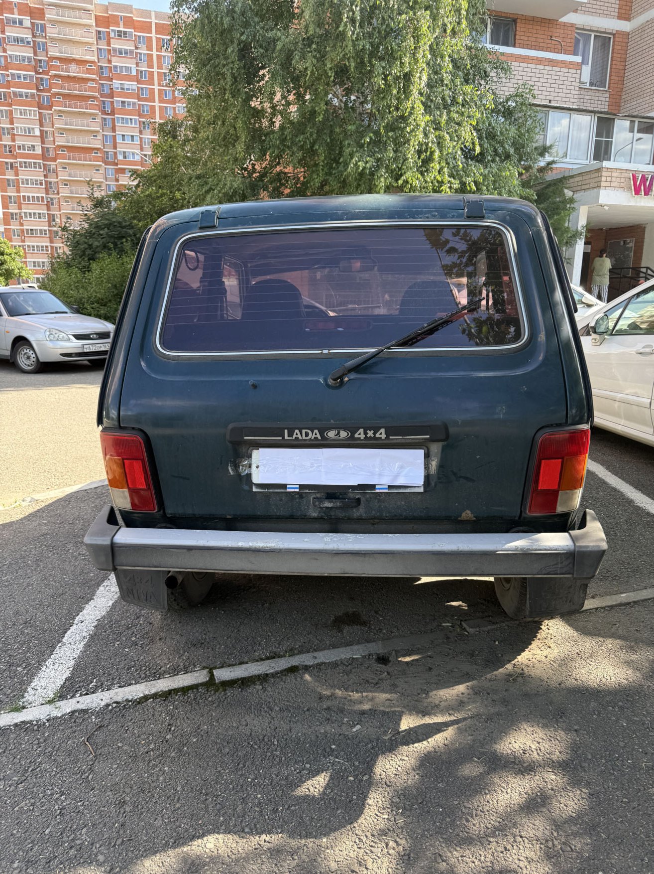 Автомобиль марки LADA модель 212140 2010 г.в. VIN-номер XTA212140A1960463