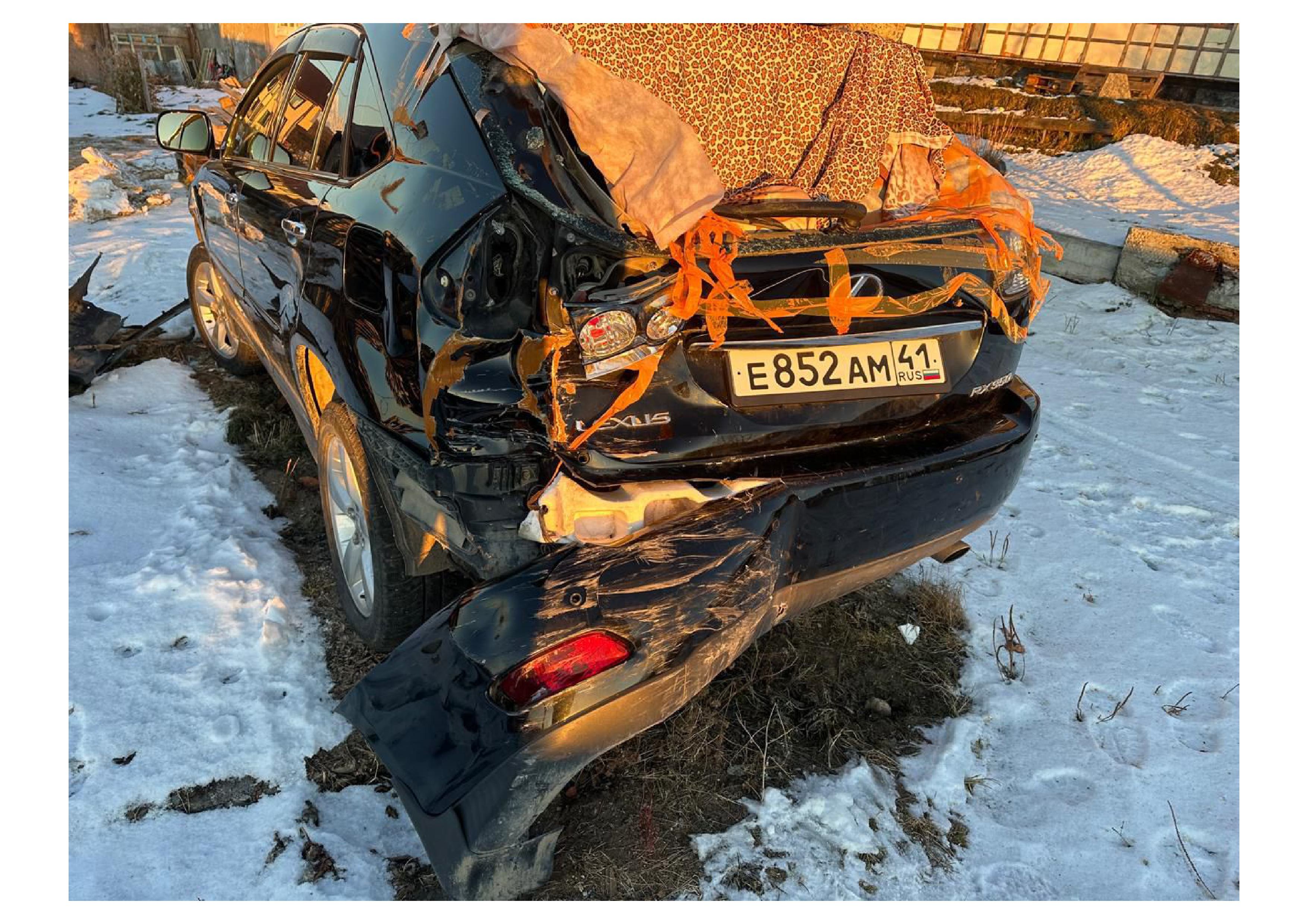 Автомобиль марки: LEXUS, модель: RX350, год выпуска: 2008 г., кузов №:JTJHK31U802855157, идентификационный номер (VIN): JTJHK31U802855157. В залоге в ПАО «Совкомбанк».
