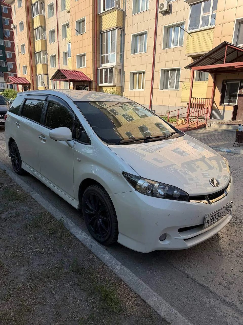 автомобиль марки: TOYOTA, модель: WISH 2011 г.в., кузов №: ZGE25-0018712